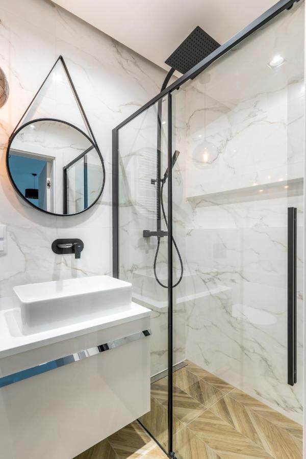 Mennica Residence - Golden Apartments - City Center 바르샤바 외부 사진